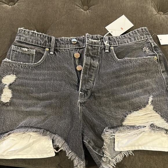 Good American bombshell exposed pkt bags shorts NWT size 8